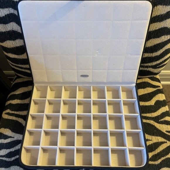 Jewelry box - Picture 1 of 3